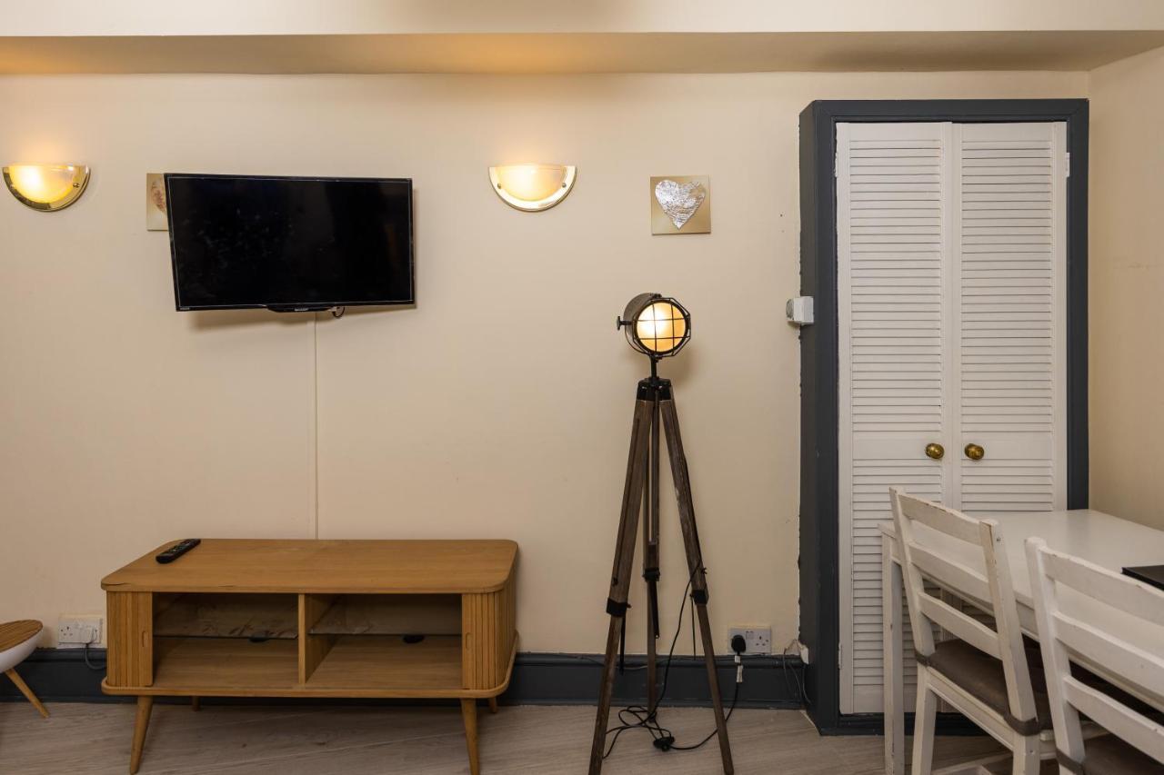 אדינבורו Warm&Welcoming City Centre Apartment By Meadows 3 מראה חיצוני תמונה